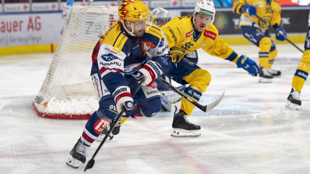 Rackert, kämpft aufopferungsvoll, kann sich gegen Davos aber nicht durchsetzen: der ZSC-Topskorer Denis Malgin