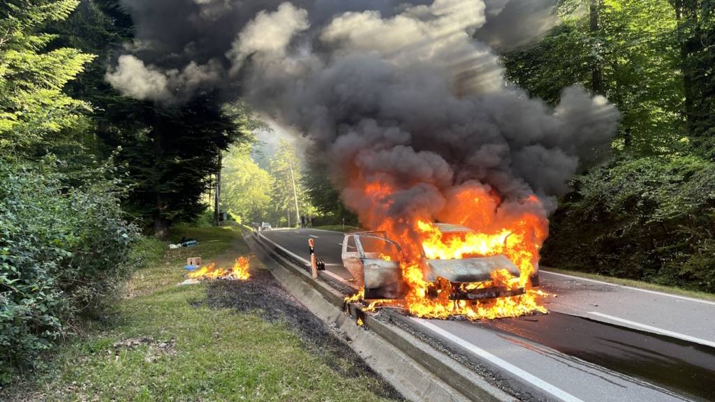 Auto in Maienfeld GR vollständig ausgebrannt - keine Verletzten