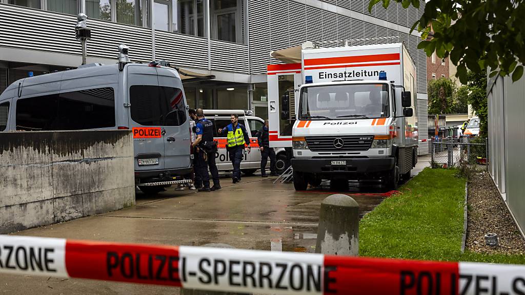 Polizei-Grossaufgebot steht in Zürich-Oerlikon im Einsatz