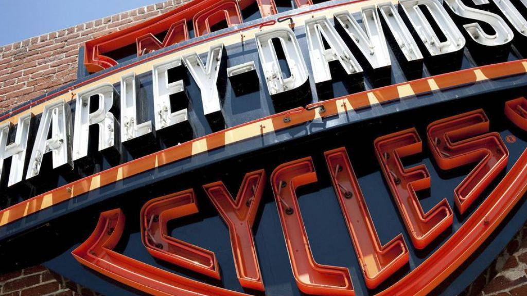 Der US-Motorradhersteller Harley-Davidson will sparen und streicht Stellen.