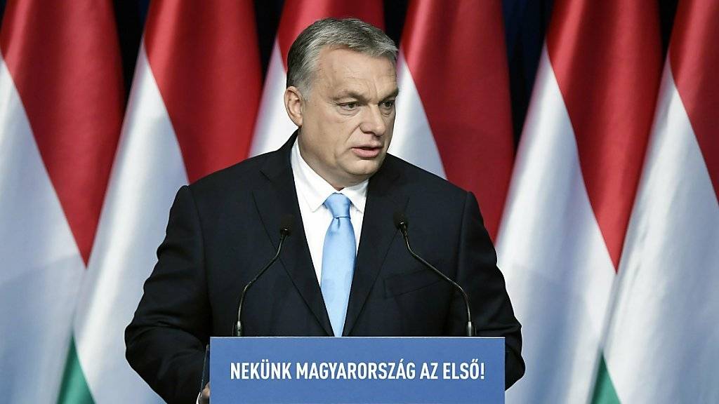 Ungarns Ministerpräsident Viktor Orban kündigt finanzielle Anreize für Frauen an, mehrere Kinder zu haben.