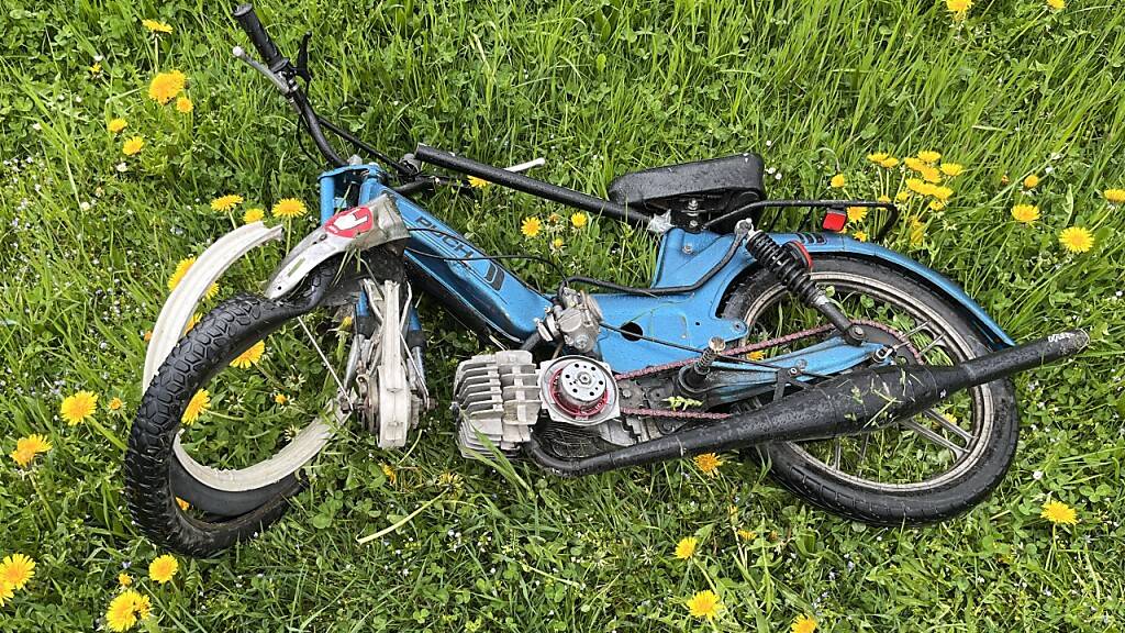 Der 16-jährige Lenker des Mofas verletzte sich beim Unfall schwer.