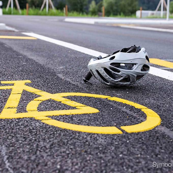 39-jähriger E-Bikefahrer verletzt sich bei Sturz ohne Helm schwer