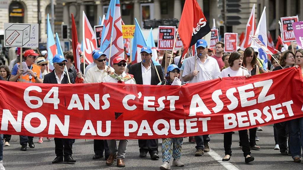 Demonstration gegen ein höheres Rentenalter in Lausanne im Mai 2015: Ein höheres Rentenalter hat einen schweren Stand bei einer breiten Bevölkerungsschicht. (Archivbild)