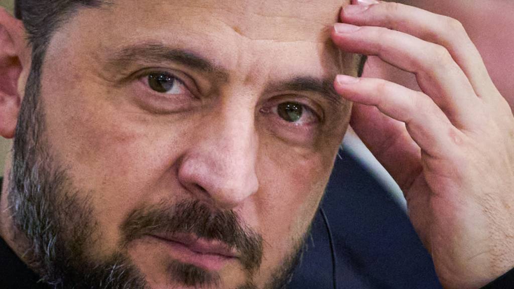 ARCHIV - Der ukrainische Präsident Wolodymyr Selenskyj reagiert während seines Treffens mit dem niederländischen Außenminister in Kiew. Foto: Efrem Lukatsky/AP/dpa