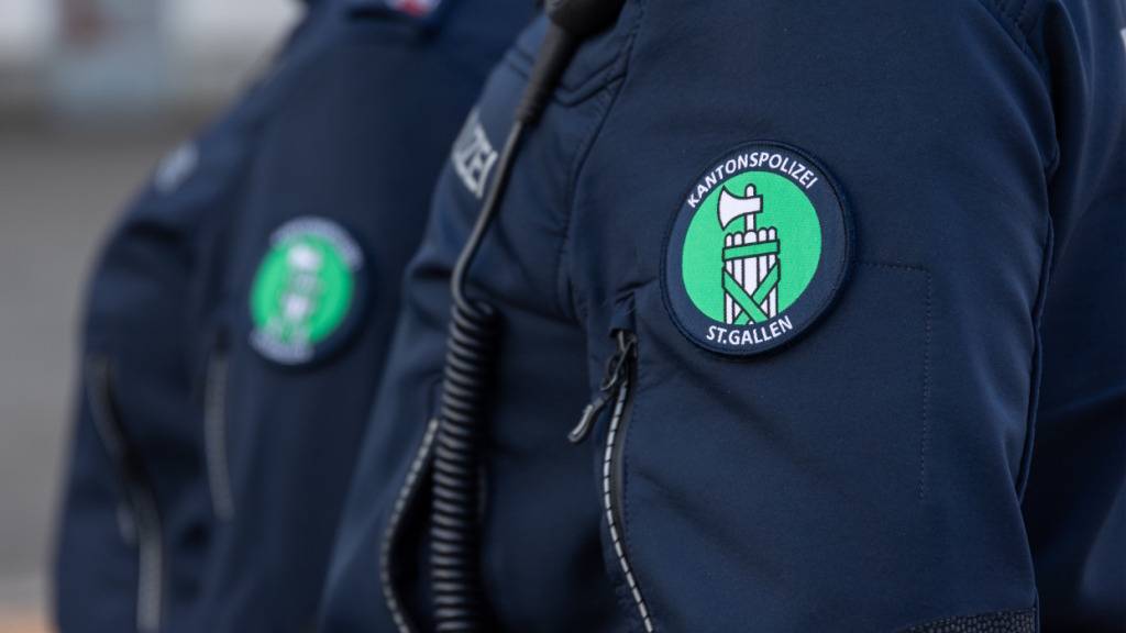 Die St. Galler Kantonspolizei musste am Samstagabend wegen eines Überfalls ausrücken. (Symbolbild)
