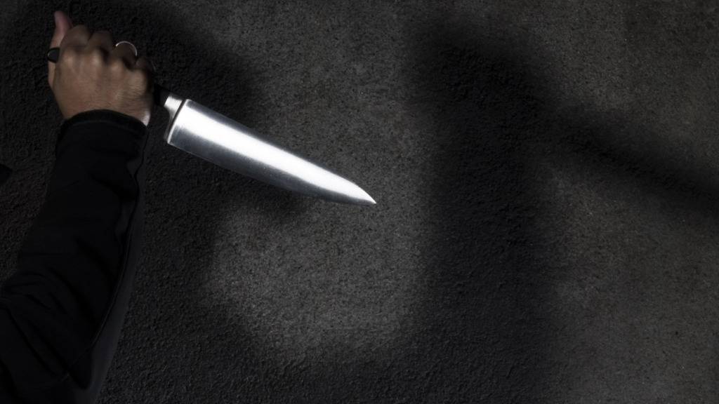 Bei einem Streit in St. Gallen verletzte ein 13-Jähriger einen 15-Jährigen mit einem Messer. (Symbolbild/gestellte Aufnahme)