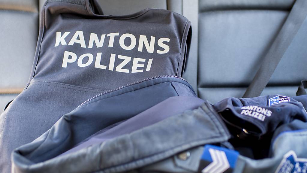 Untersuchung: Ein ausserkantonaler Experte wird den Polizeieinsatz vom 11. April in Wettingen untersuchen. Die Kantonspolizei hatte einen drohenden Mann festgenommen und in eine psychiatrische Klinik eingewiesen. (Symbolbild)