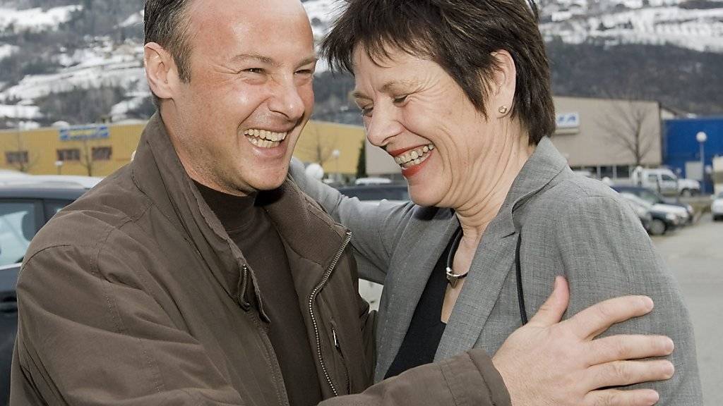 Bei der Wahl zur ersten Walliser Staatsrätin 2009 freuten sich Esther Waeber-Kalbermatten und Stéphane Rossini noch gemeinsam. (Archivbild)