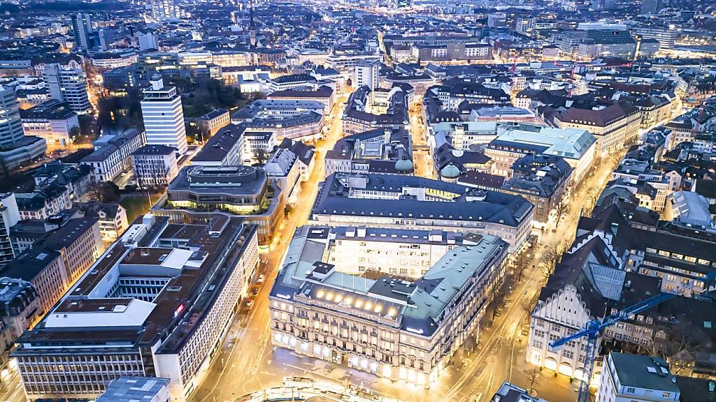 Bei der Förderung von Start-Ups in Zürich spielen Stiftungen oder vermögende Familien eine Rolle, nicht nur die Grossbanken. Im Bild der Paradeplatz. (Archivbild).