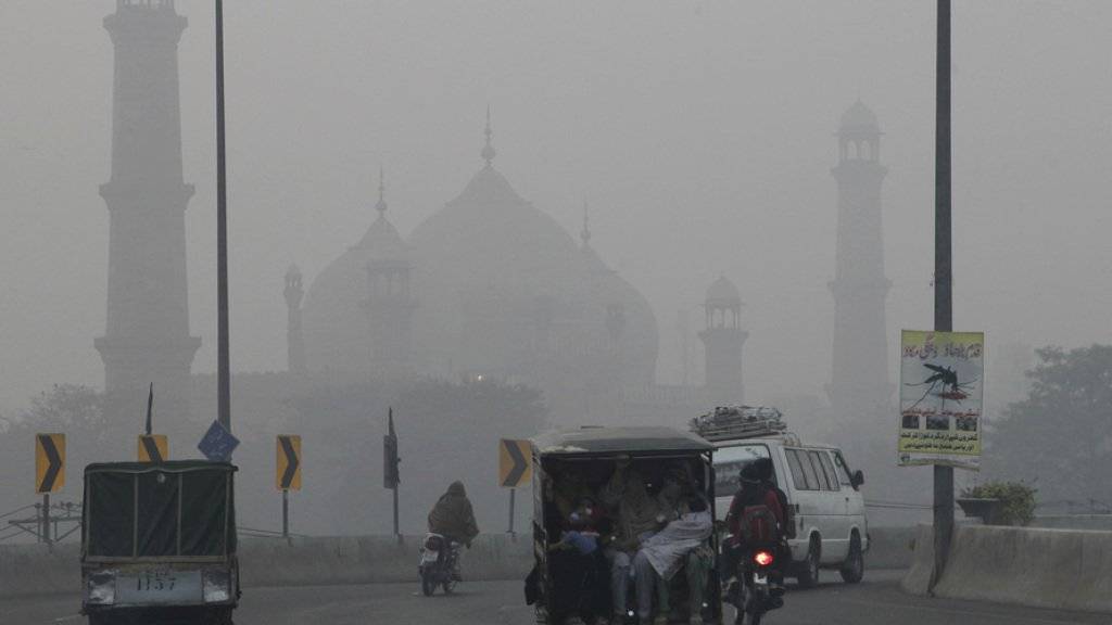 Dicker Smog in der pakistanischen Stadt Lahore.