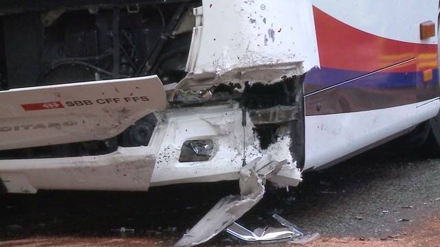 Linienbus bei Zofingen verunfallt