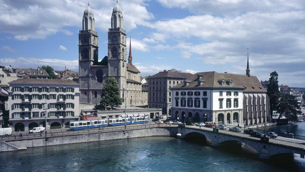 Blick auf die Grossmünsterkirche in Zürich (Archiv)