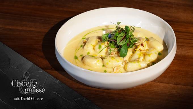 Gnocchi an Käsesauce mit Orange und Haselnüssen