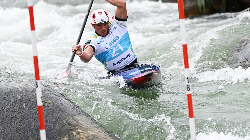 Thomas Koechlin im Kampf mit den Naturgewalten und dem Stangenwald (Archivaufnahme)