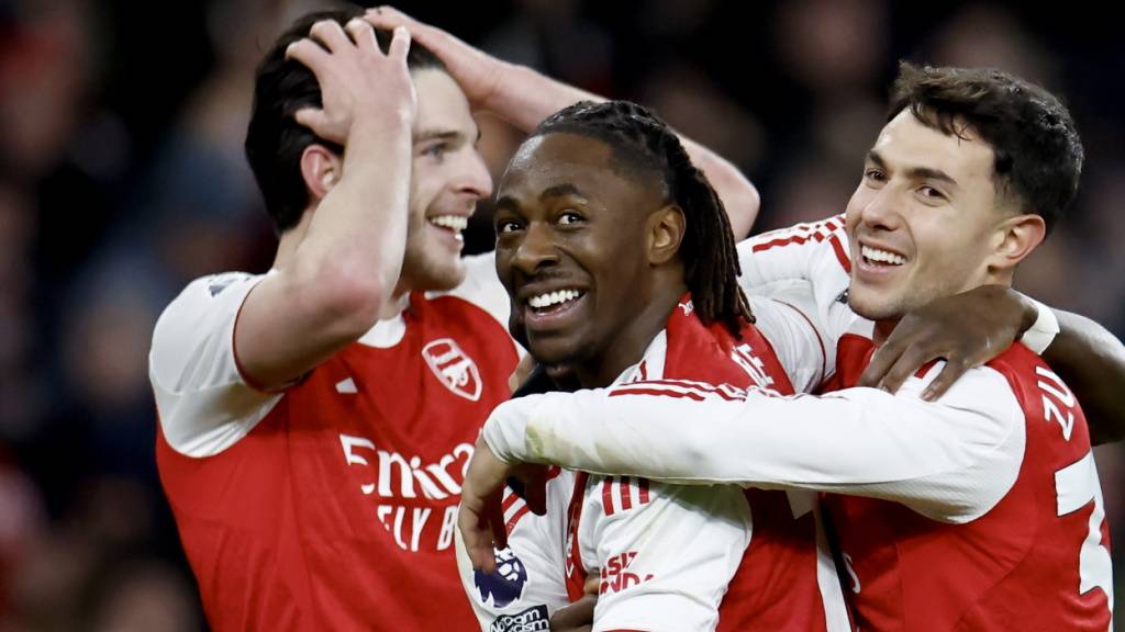 Eberechi Eze (Mitte) ist der gefeierte Mann beim Derbysieg von Arsenal