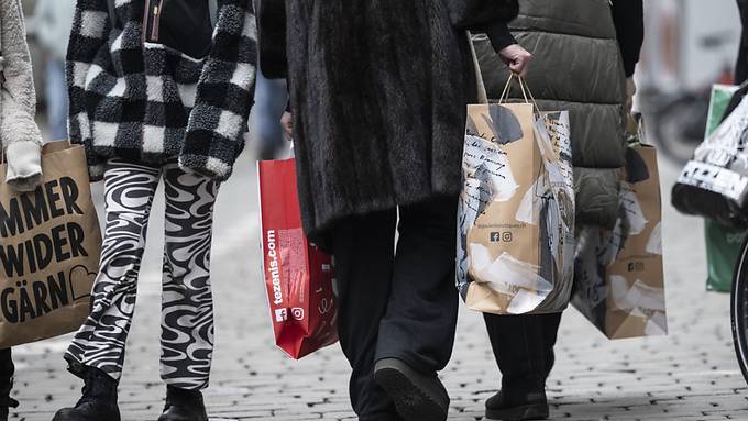 Bern will längere Ladenöffnungszeiten an Samstagen prüfen