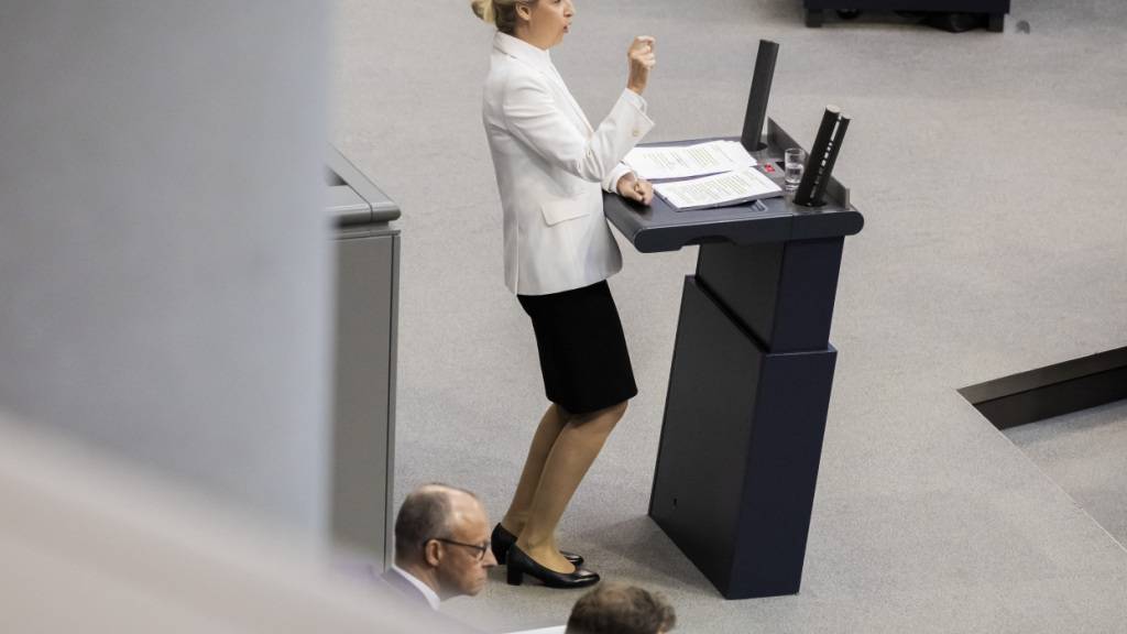 dpatopbilder - Alice Weidel, Bundesvorsitzende und Fraktionsvorsitzende der AfD, in der Generaldebatte. Foto: Christoph Soeder/dpa