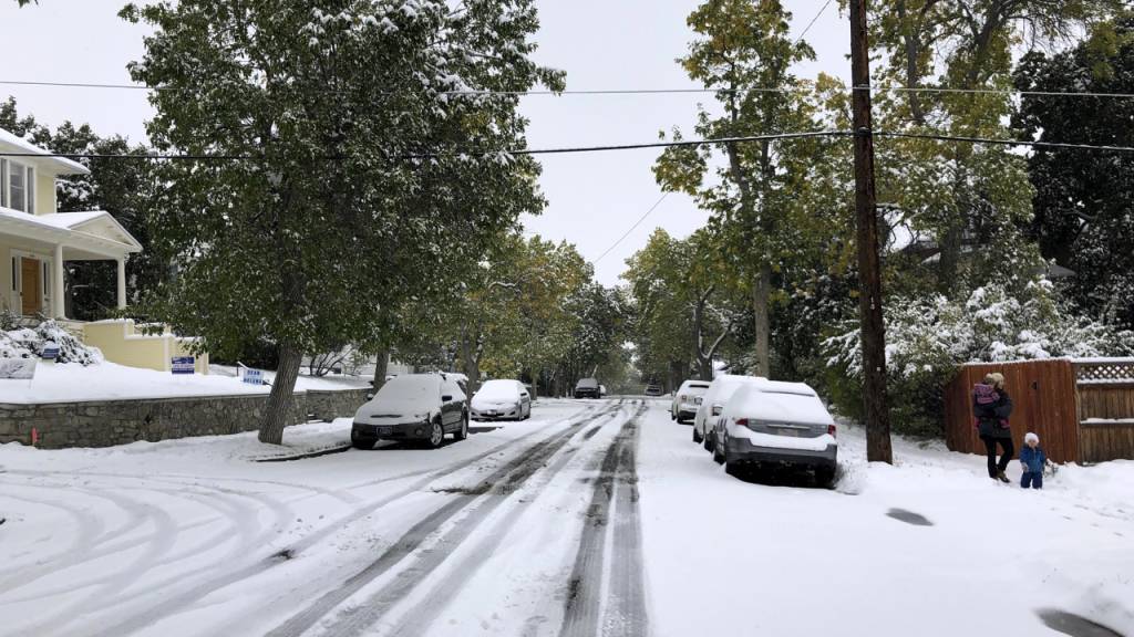 Auf den Verkehr hatte der starke Schneefall aber negative Folgen. Es gab zahlreiche Unfälle.