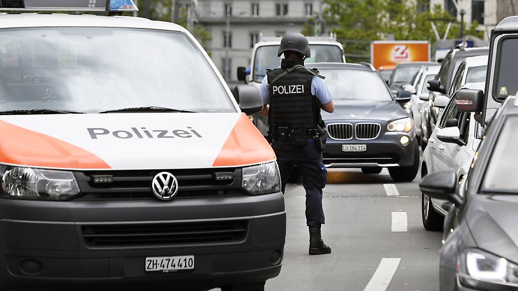 Der Zürcher Gemeinderat befasst sich am Mittwoch und Donnerstag mit dem Budget der Stadt Zürich. Dabei geht es unter anderem um neue Polizeistellen. (Symbolbild)
