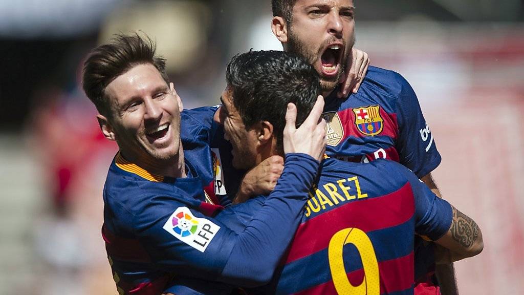 Alles klar für Barça: Luis Suarez lässt sich feiern