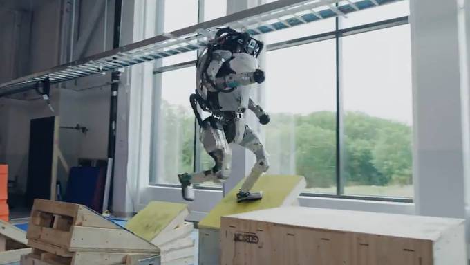 Dieser Roboter verblüfft mit seinem Können im Hindernisparcours