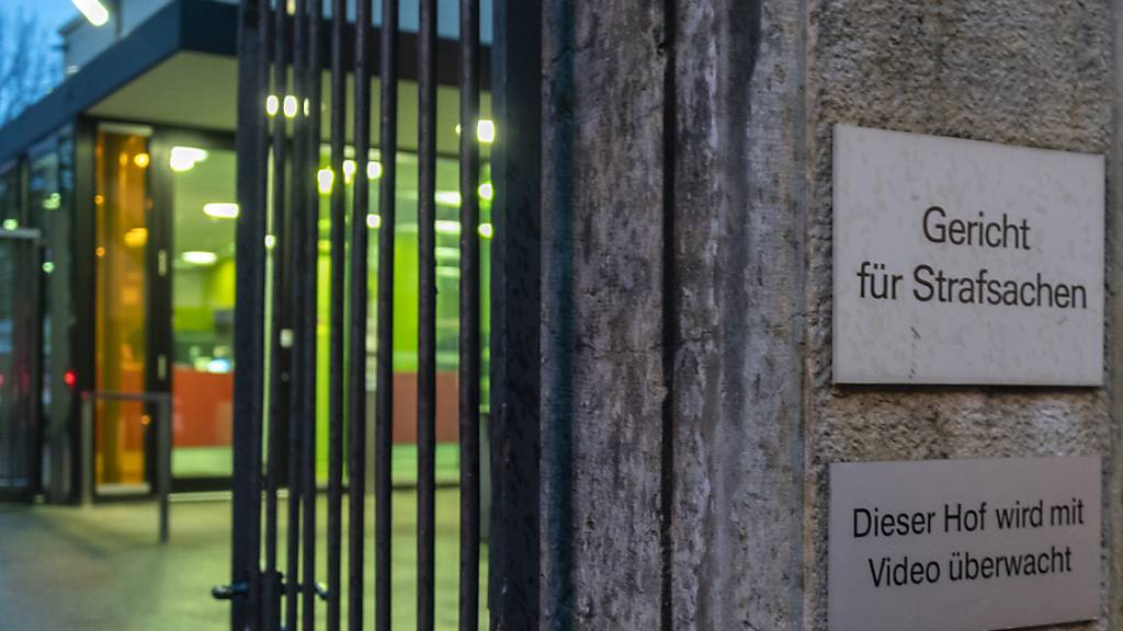 Ein 25-jähriger Mann wird unter anderem der Vergewaltigung beschuldigt. Der Prozess am Basler Strafgericht beginnt am Donnerstag. (Archivbild)