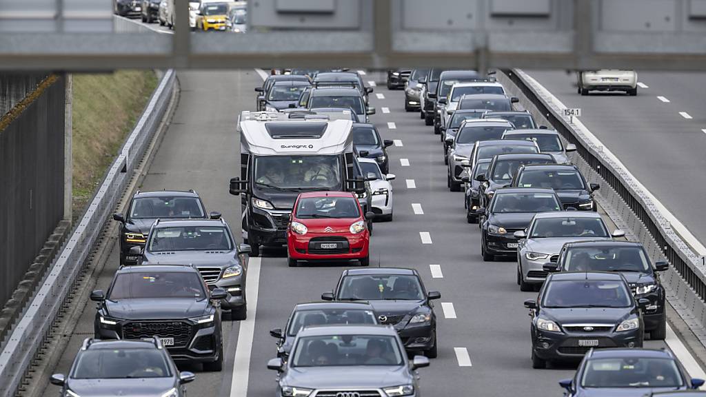 12 Kilometer Stau vor dem Nordportal des Gotthardtunnels