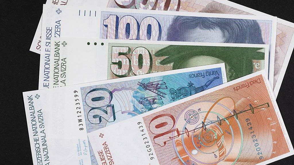 Alte Banknoten sollen weiterhin nur während 20 Jahren nach dem Rückruf umgetauscht werden können. Das will die Wirtschaftskommission des Ständerates.