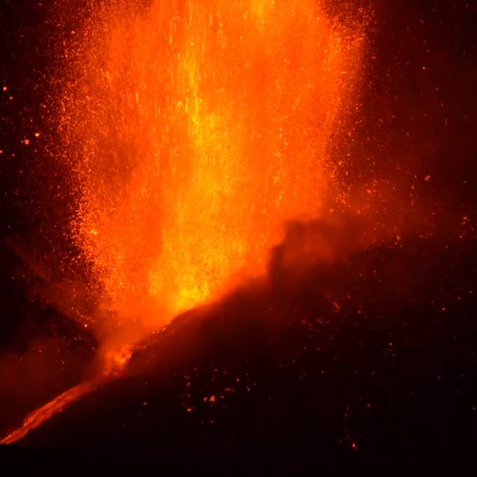 Vulkan Ätna auf Sizilien ist ausgebrochen