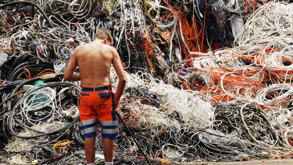 Kabel-Recyling: Der Bundesrat will mehr Unternehmen als heute verpflichten, über Risiken für die Umwelt durch ihre Geschäftstätigkeit zu berichten. (Themenbild)