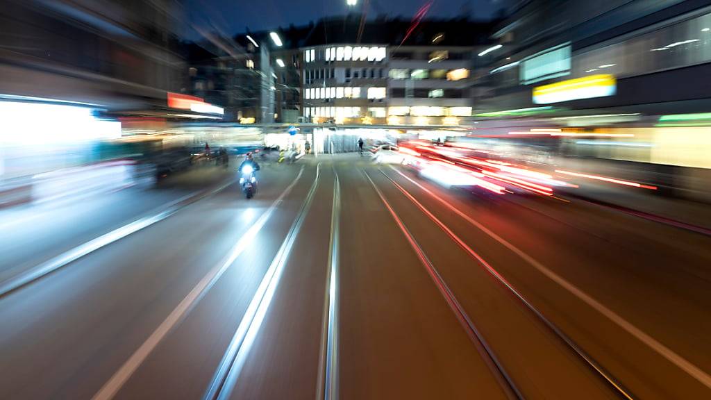 Ein Trampilot wurde am Donnerstagabend in Zürich mit einem Laserpointer geblendet und verletzt. (Symbolbild)