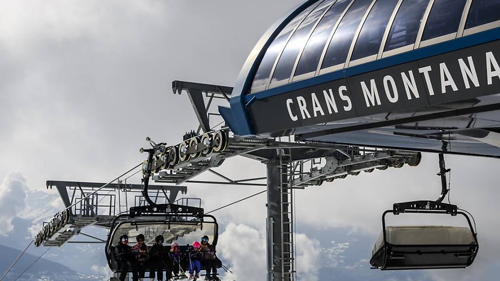 Noch generiert die Bergregion Crans-Montana einen Grossteil der Einnahmen im Winter und dank dem Skitourismus. In Zukunft sollen die Umsätze laut Tourismus-Direktor Bruno Huggler verstärkt auch in der Nebensaison wachsen.(Archivbild)