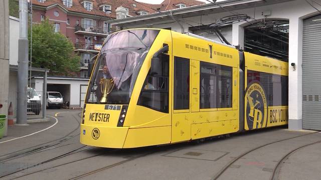 Das YB-Meistertram rollt jetzt in Bern