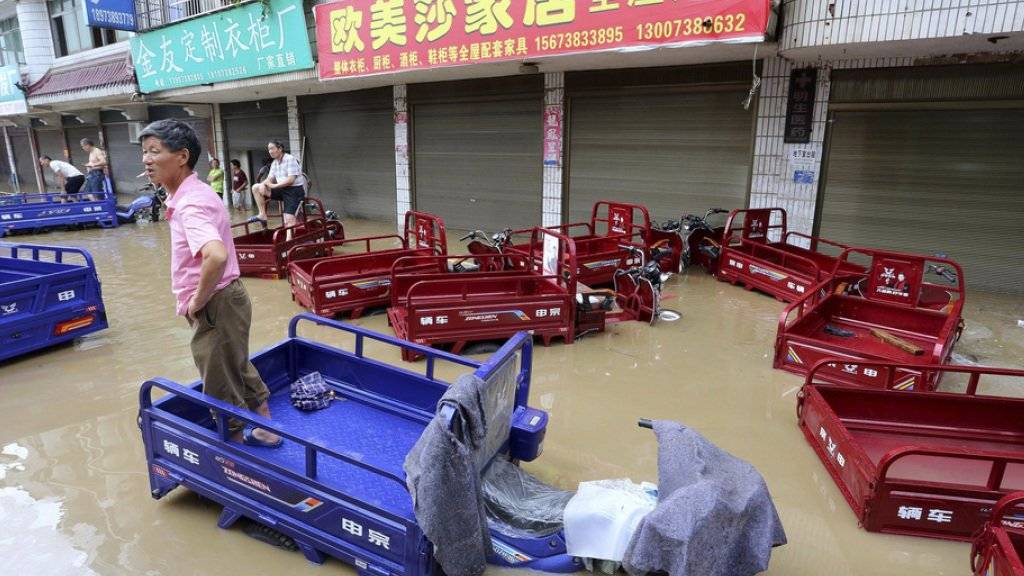 Überflutete Strasse in der Stadt Loudi in Südchina.