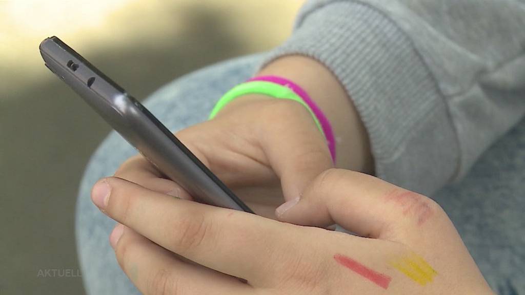 Paukenschlag: Aargauer Schulen verbieten Handys und Smartwatches