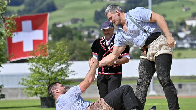 Ostschweizer Dominanz in Ibach: Souveräner Sieg von Samuel Giger