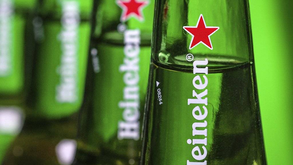 Der Bierbrauer Heineken hat im heissen Sommer mehr Bier verkauft. (Archivbild)