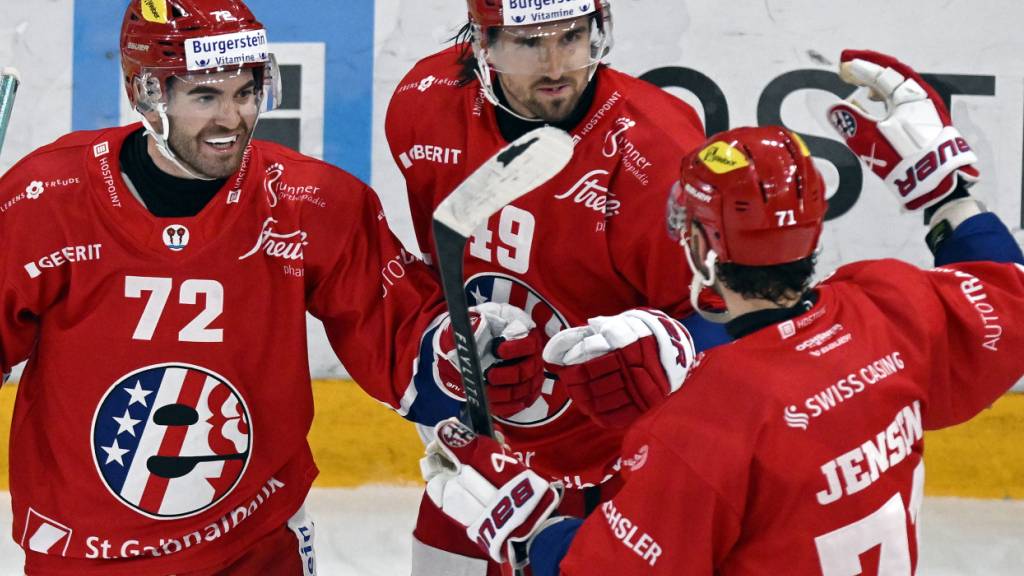 Ein zuletzt selten gewordenes Bild: Die Rapperswil-Jona Lakers jubeln über einen Sieg