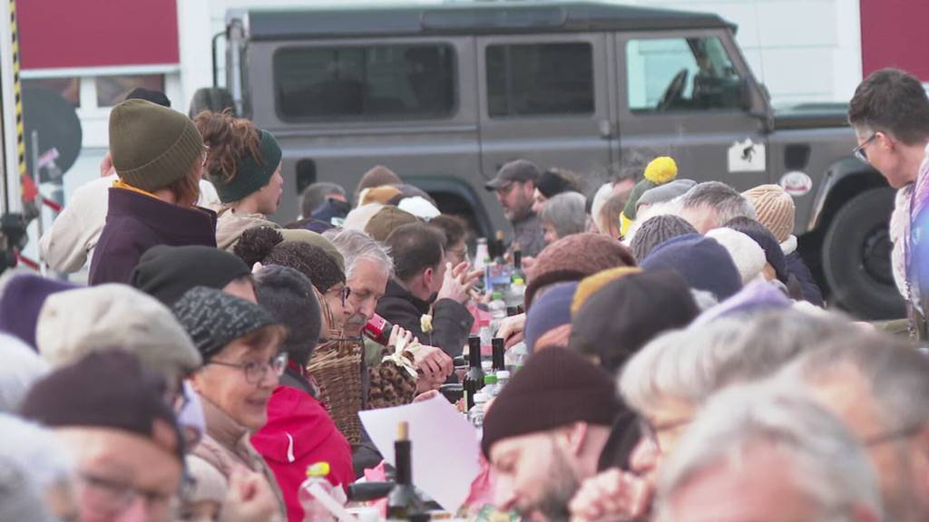 300 Meter langer Fonduetisch in Beromünster