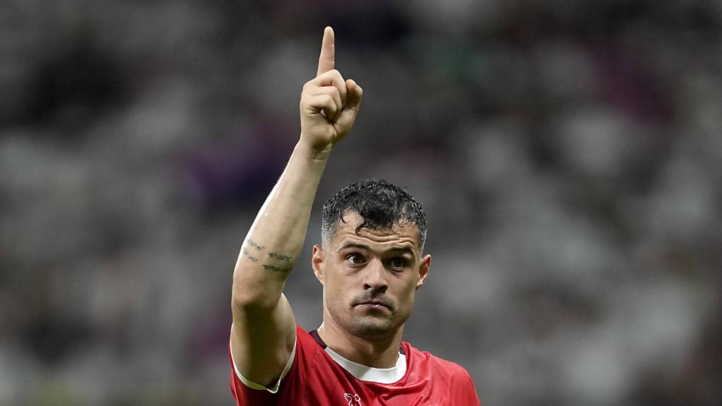 Granit Xhaka zeigt die gewünschte Richtung an