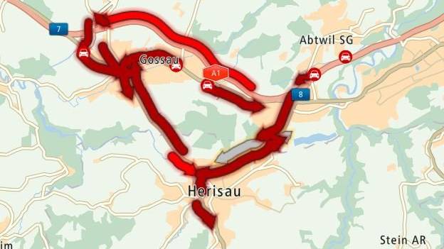 Wegen des Unfalls kommt es auf der St.Gallerstrasse zwischen Herisau und Winkeln in beiden Richtungen zu Stau. Auch in Gossau ist der Verkehr mehrheitlich zum erliegen gekommen. (Bild: Screenshot mydrive.tomtom.com)