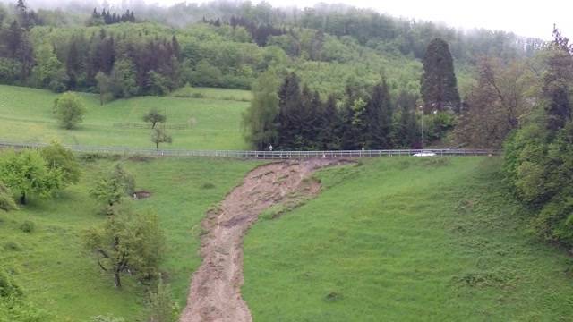 Starker Regen führt zu Erdrutschen