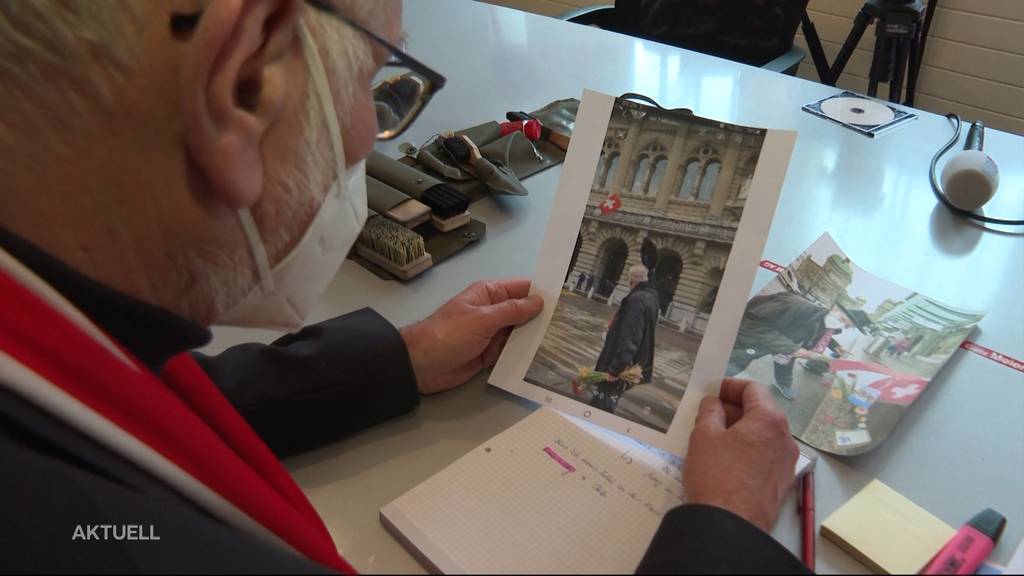 Ein Brugger Unternehmer wird wegen Gedicht auf dem Bundesplatz verhaftet