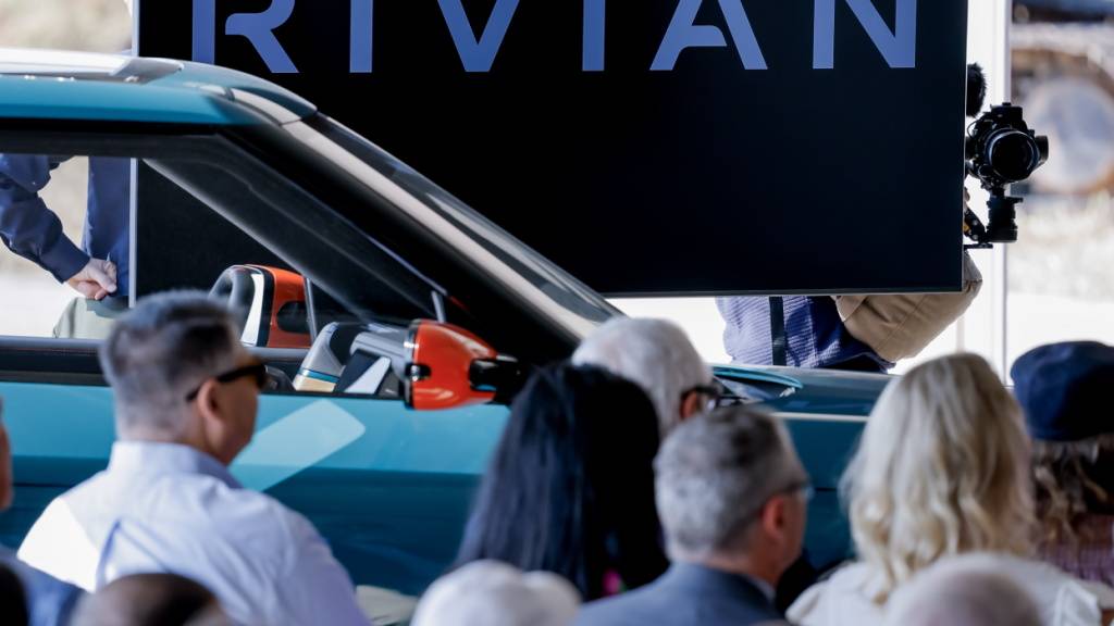 Volkswagen investiert Milliarden in den Tesla-Rivalen Rivian, dessen Elektronik-Architektur künftige Elektroautos der Wolfsburger nutzen sollen. Damit steigt die Rolle des deutschen Konzerns bei der US-Firma. (Archivbild)