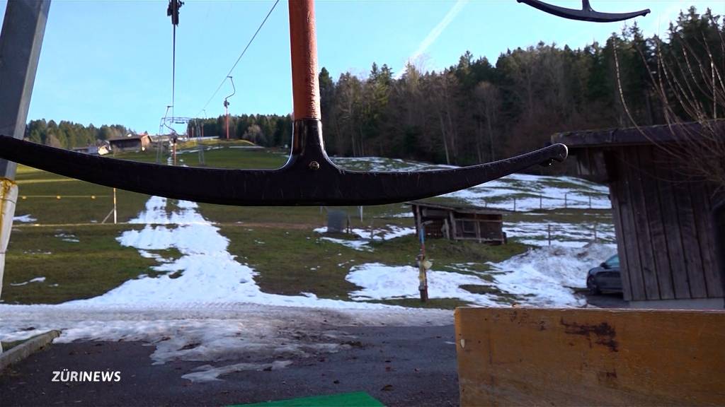 Grüne Wiesen statt Schnee: Kein Skifahren im Atzmännig möglich