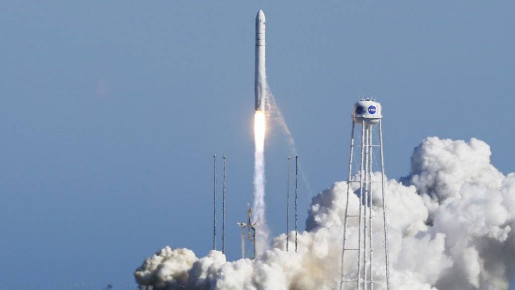 Die Antares-230-Rakete mit dem Versorgungsfrachter «Cygnus» an Bord beim Start vom Weltraumbahnhof im US-Bundesstaat Virginia.