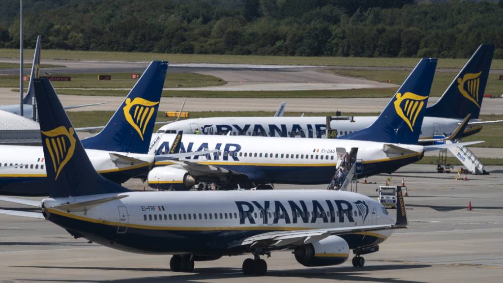Maschinen am Boden:  Die Zahl der Fluggäste brach bei Ryanair wegen der Coronakrise im abgelaufenen Quartal um 99 Prozent auf eine halbe Million ein.