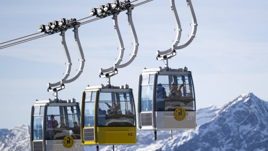 Während die beiden grössten Skiregionen Wallis und Graubünden leichte Zuwächse verzeichneten, verloren alle anderen Regionen an Gästen bei den Bergbahnen. (Symbolbild)