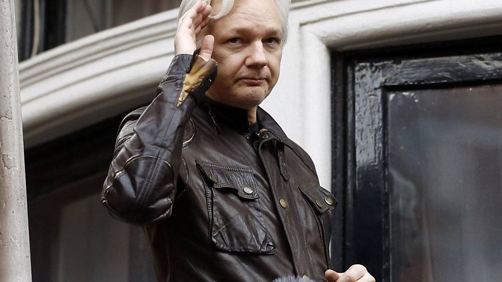 Wikileaks-Gründer Julian Assange lebt seit 2012 in der Botschaft Ecuadors in London. In mehreren Ländern eröffnete die Justiz Ermittlungsverfahren gegen ihn. (Archivbild)